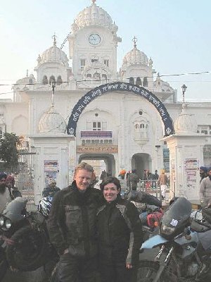 HelenNeilGoldT.JPG (47.92 KiB) Viewed 9566 times Outside Golden Temple Amritsar